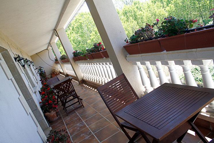 Hostal Zubi XXI Puente La Reina Exterior photo