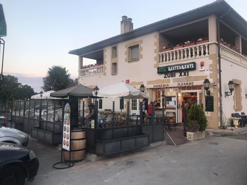 Hostal Zubi XXI Puente La Reina Exterior photo